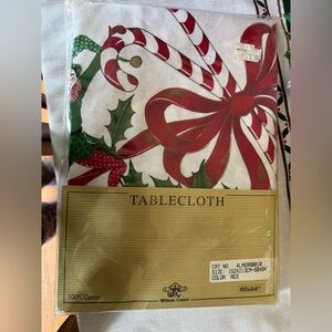 Beautiful vintage holiday 100% cotton tablecloth
